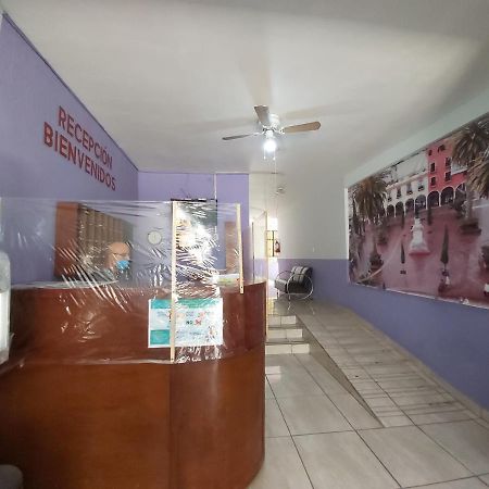 Hotel Los Arcos Penjamo Exterior photo
